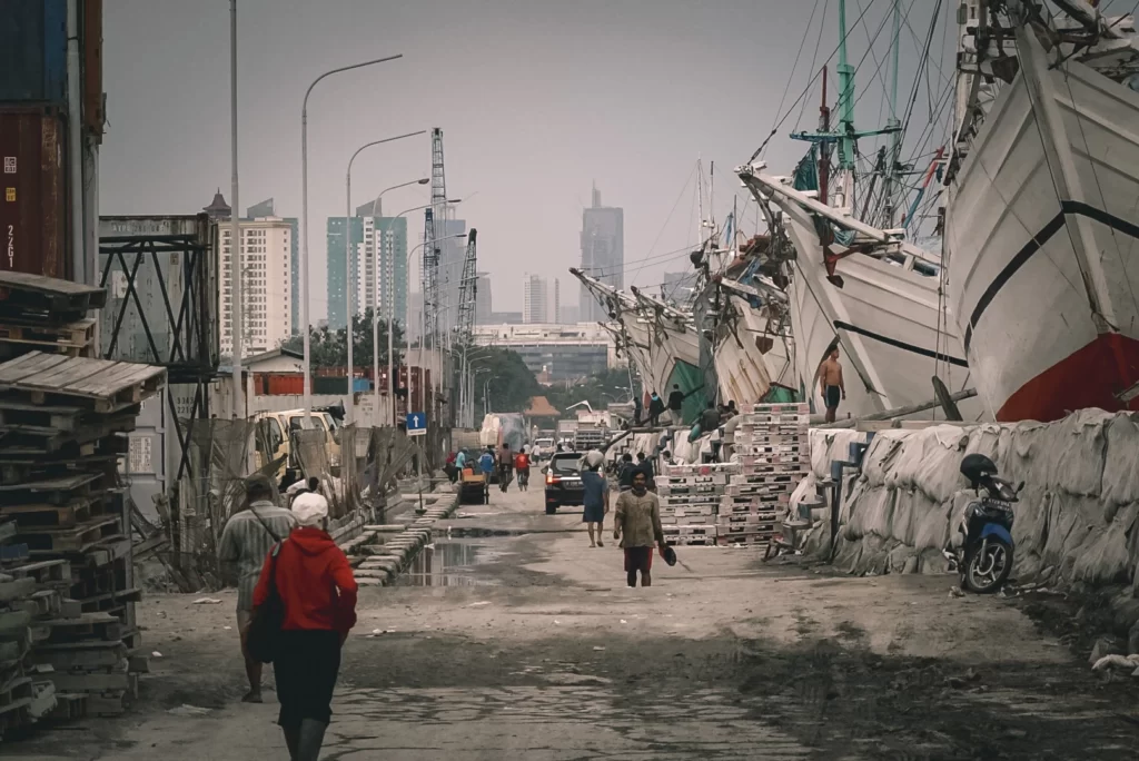 Aktifitas di Pelabuhan Sunda Kelapa Aktifitas di Pelabuhan Sunda Kelapa