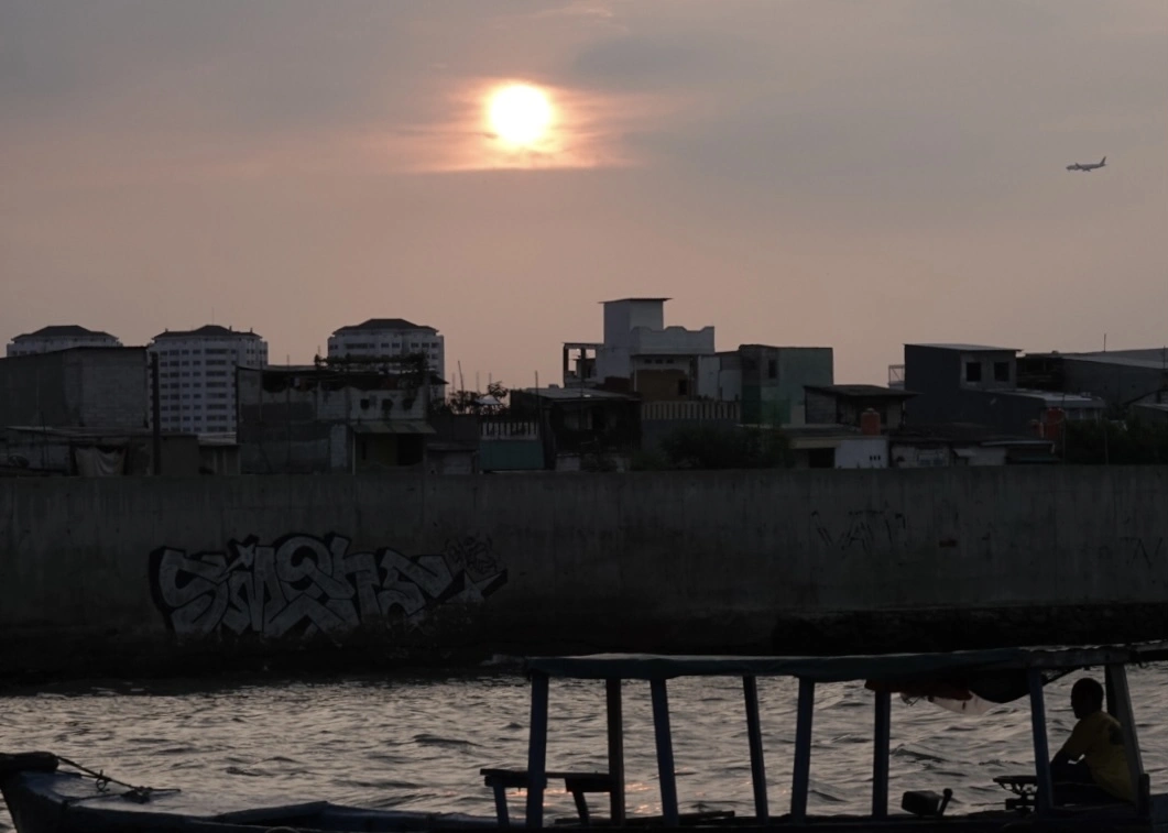 Sunrise di Pelabuhan Sunda Kelapa Jakarta Sunrise di Pelabuhan Sunda Kelapa Jakarta