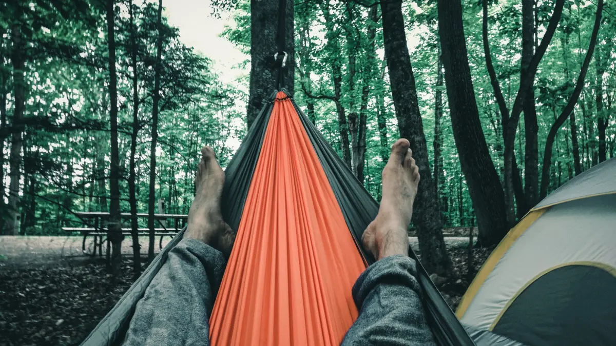 Rebahan di hammock Rebahan di hammock