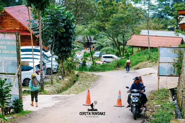 Area parkir Telaga Batu