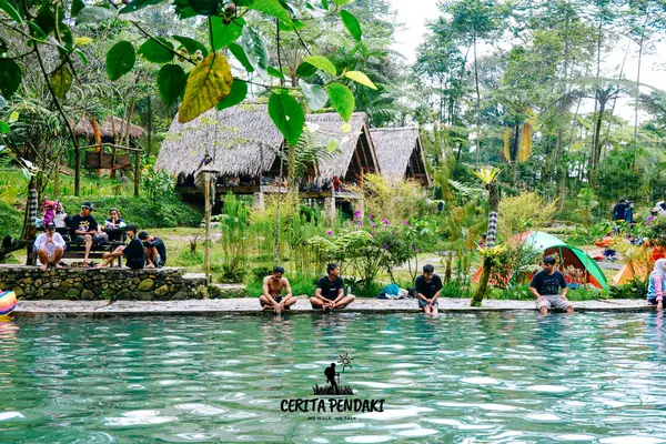 Suasana di Kolam Telaga Batu