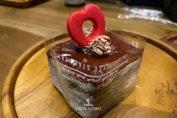 Menu Malaka Aren Cake di Kopi Bajawa Bogor