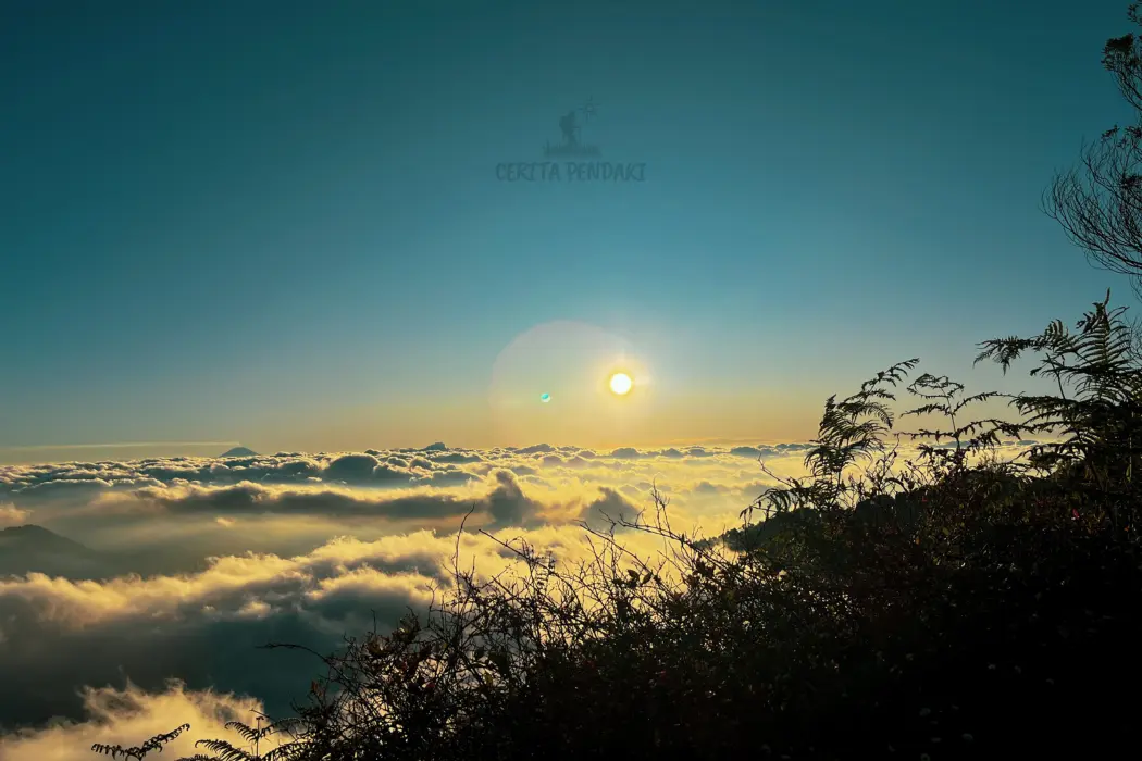 Golden sunset Gunung Prau