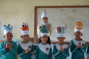 Kak Nila bersama siswa kelas 3