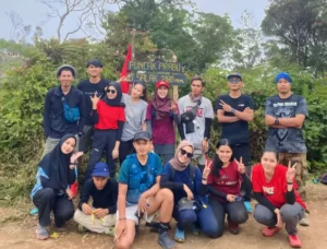 Berfoto di Puncak Prabu Gunung Salak 2 via Ajisaka