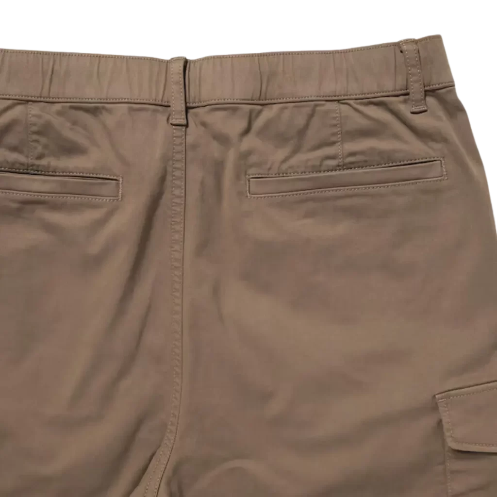 Saku belakang celana jogger kargo Uniqlo