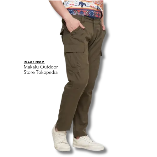 Celana gunung pria Makalu Defender tampak depan