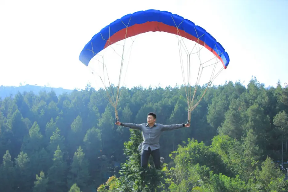 Wahana foto paragliding di Dago Dream Park Bandung