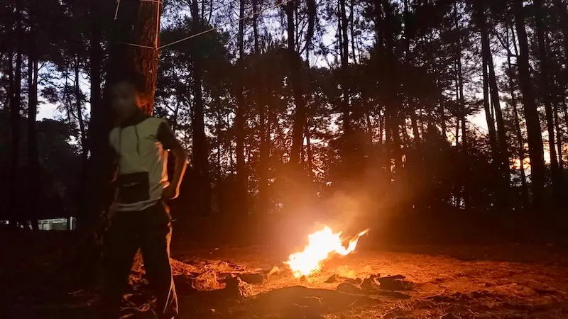 Boleh menyalakan api unggun di campsite namun harus izin terlebih dahulu