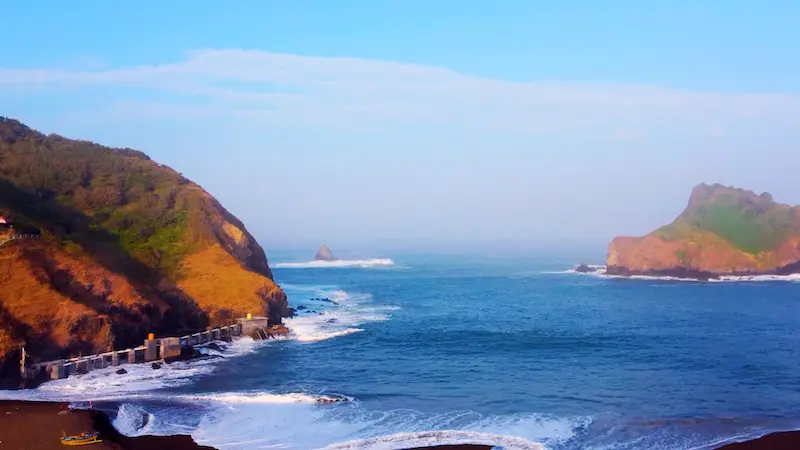Eksotisme Pantai Payangan di Jember