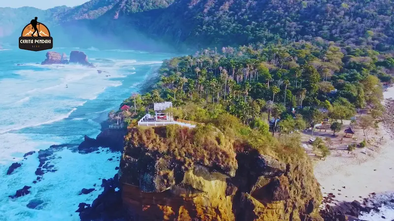 Keindahan Pantai Tanjung Papuma di Jember