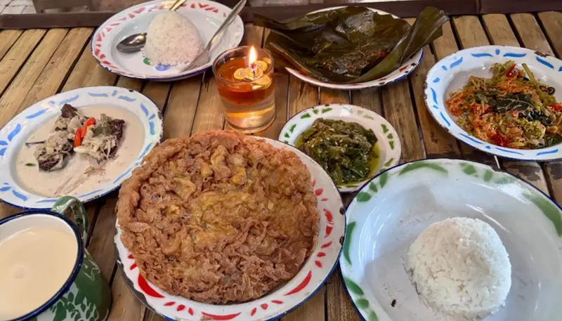 Makanan autentik rumahan di Warung Tuman