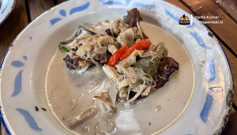 Mangut pari asap memiliki aroma smokey yang kuat