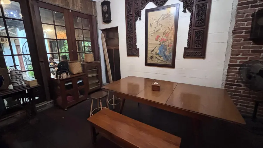 Suasana tenang cocok untuk dijadikan lokasi WFC (Work from Cafe)