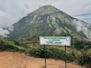 Puncak Gunung Kembang