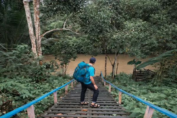 Hip belt yang baik dapat membantu pendistribusian beban tas ke tubuh