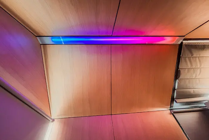 Ambience lampu kamar bisa kita ubah di panel