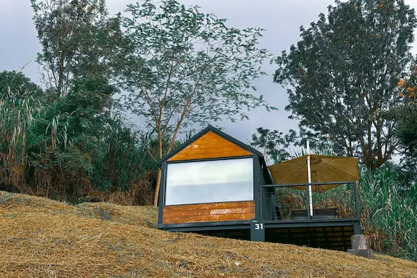 Cabin tipe deluxe posisi paling atas di Bobocabin Gunung Mas