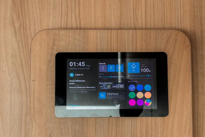 Panel di Bobocabin untuk set up jendela, lampu, pintu dan lainnya