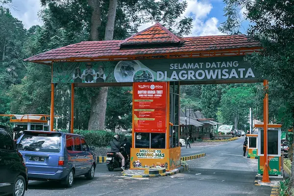 Pintu masuk kawasan Agrowisata Gunung Mas Puncak Bogor