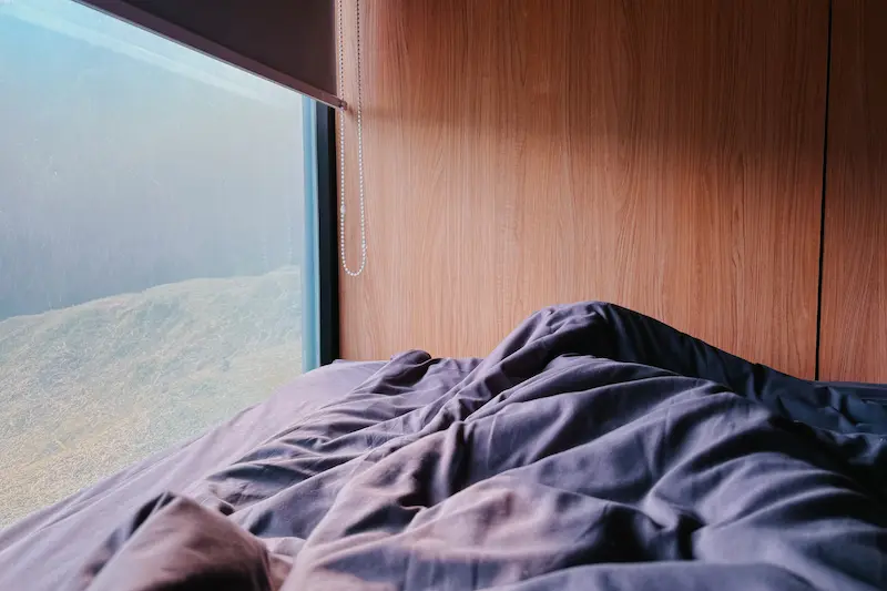 Sudut favorit disamping jendela besar sambil memandang keluar