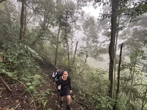 Perjalanan menuju Pos 2 jalur Gunung Ciremai via Sadarehe