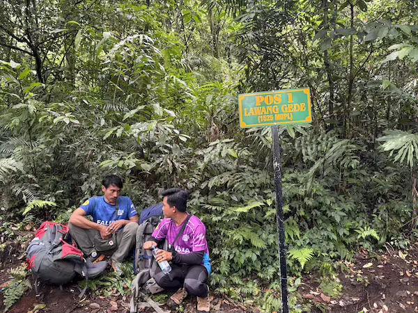 Pos 1 Lawang Gede jalur Gunung Ciremai via Sadarehe