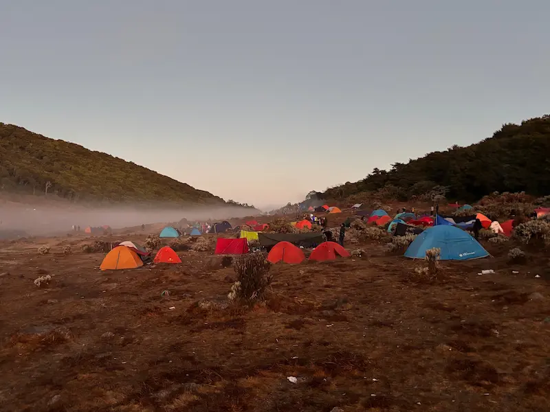 Suasana pagi di Alun-Alun Surya Kencana Barat