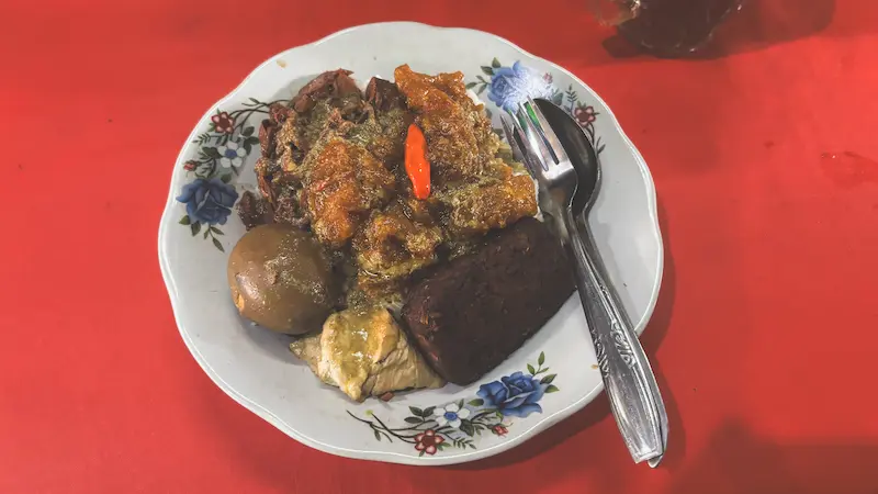 Meski sederhana, rasa masakan Gudeg Jogja Bu Tinah sedikit mengobati rindu Yogyakarta